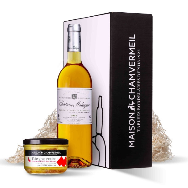 A table avec des Premières Côtes de Bordeaux Coffret vin & gastronomie coffret